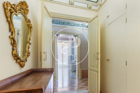 Mansion for rent in Ciutat Vella - Photo 3