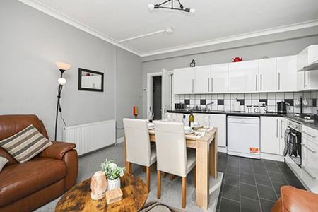 4 bedroom flat to rent - Photo 4