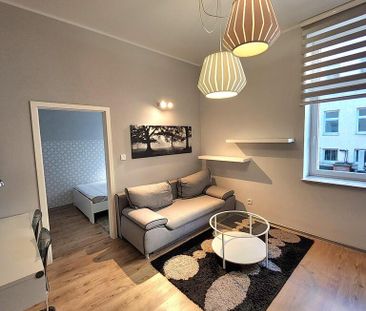 Komfortowe 2 pokoje w centrum z windą i piwnicą. - Photo 5