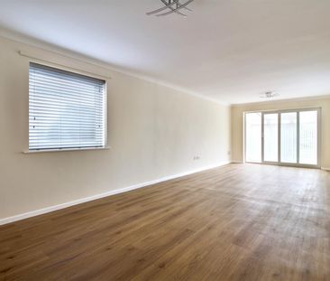 2 Bedroom Bungalow to let - Photo 2