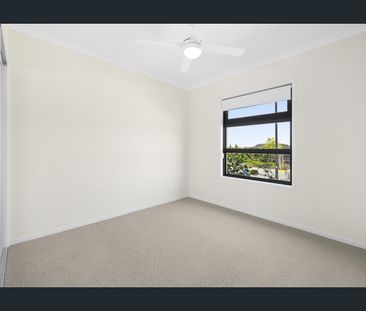 SLEEK, SPACIOUS & EASY LIVING - Photo 4