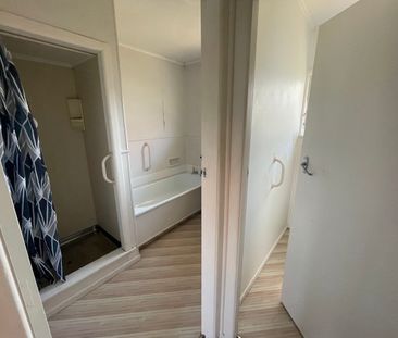 Two bedroom townhouse close to city - Photo 6