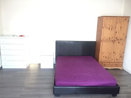 1 Bed Flat, Northbrook Road, IG1 - Photo 2