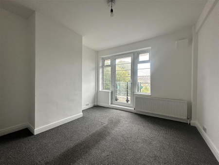 3 bedroom flat to rent - Photo 5