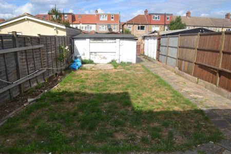 3 bedroom semi-detached house to rent - Photo 2