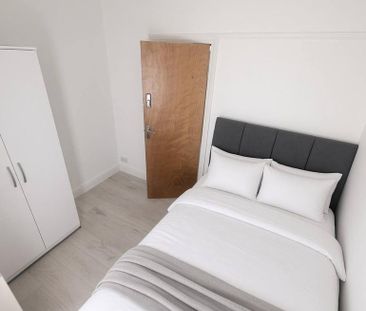 1 bedroom in a house share to rent - Photo 4