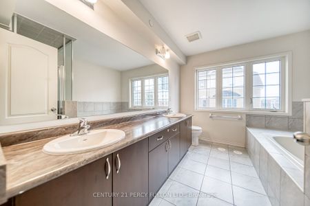 Condo Townhouse For Lease | E8144918 - Photo 4