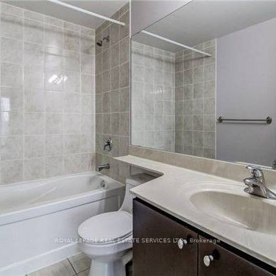 Hurontario / Burnhamthorpe Luxurious 2Bdrm Open Concept High Ceilings - Photo 4