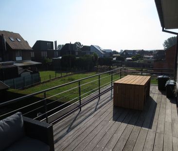 Recente duplex met 2 ruime slaapkamers en ruim terras. - Photo 2