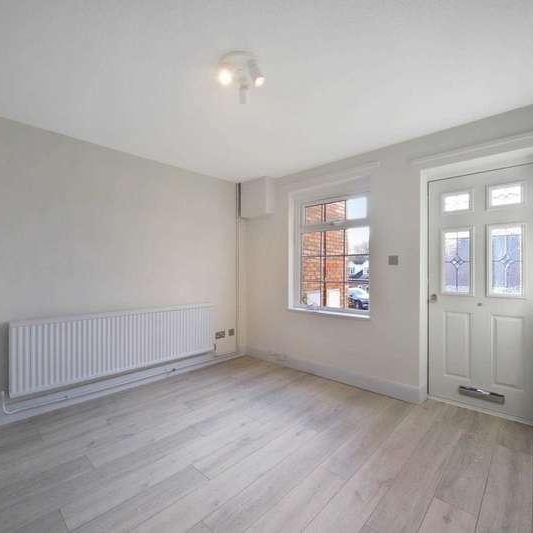 Grove Gardens, Tring, HP23 - Photo 1