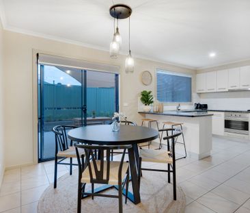 Stylish, Fully Furnished Townhouse - Photo 6