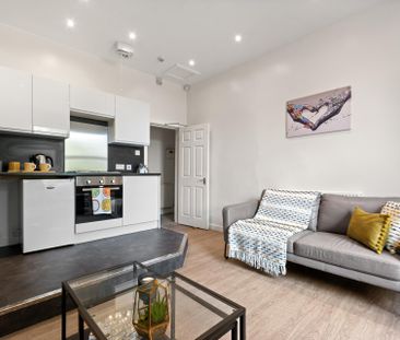 6 WINSTANLEY TERRACE Leeds - LS6 1DS - Photo 2