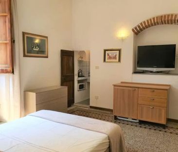 Piazza dei Ciompi, Florence, Tuscany 50122 - Photo 6