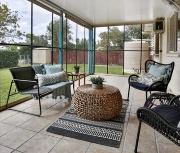 4 BEDROOM, 2 BATHROOM FAMILY HOME IN BURDELL - Photo 3