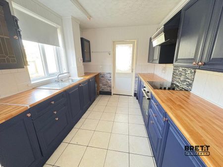 3 bedroom semi-detached house to rent - Photo 4