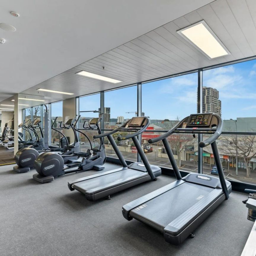 STYLISH, MODERN AND FURNISHED 3 BEDROOMS APARTMENT IN EXCEPTIONAL LIFESTYLE - Photo 1