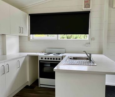 Freshly renovated 2-bedroom duplex - Photo 2