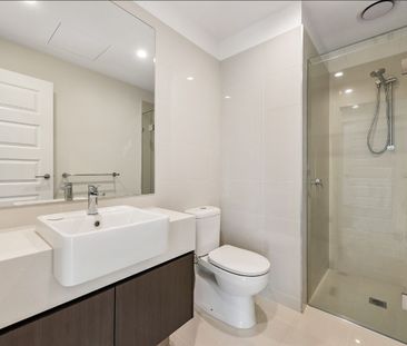 Top-Floor Apartment with Light, Space & Lifestyle - Photo 4