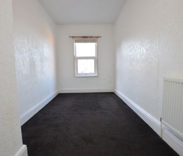 3 Bedroom Terraced House - Photo 4