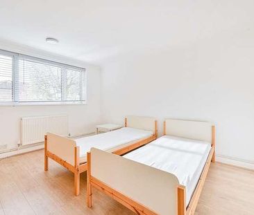 Hanger Vale Lane, North Ealing, W5 - Photo 5