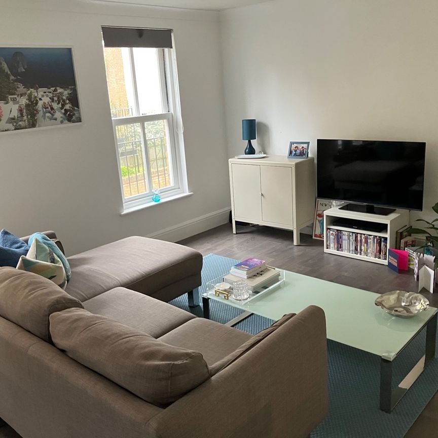 1 Bed Flat, Byron Mews, NW3 - Photo 1