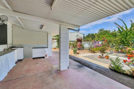 FAMILY HOME WITH SOLAR - Photo 2
