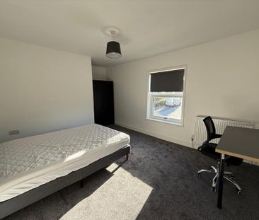 3 bedroom flat to rent - Photo 6