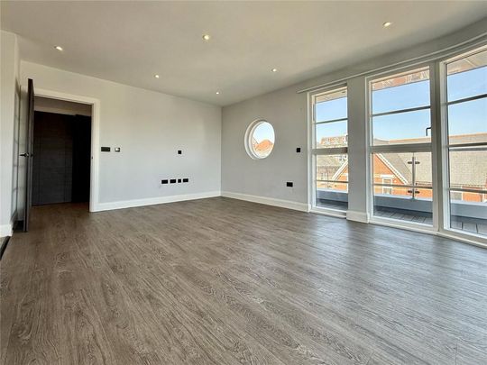 2 bedroom penthouse to rent - Photo 1