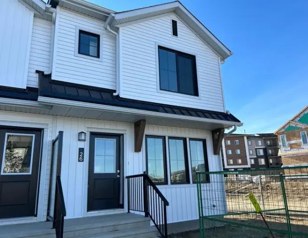 (PN 74) 3 Bed 2 Bath Home with A/C, Quartz Counters & Private Deck | 525 Secord Blvd NW, Edmonton - Photo 1