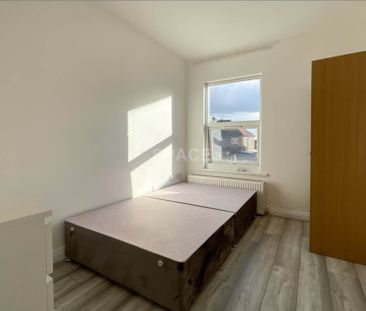 Price £3,300 pcm - Available 06/07/2026 - Furnished - Photo 5