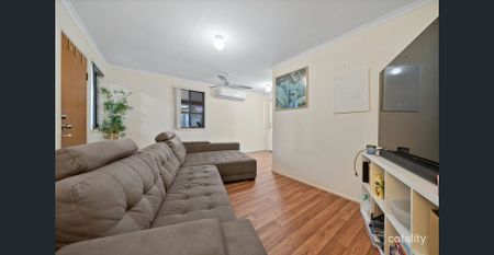 Quiet Cul-de-Sac | Spacious Family Home | Convenient Location - Photo 4