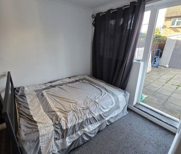 Room in a Shared House, Allhallows Road, E6 - Photo 3