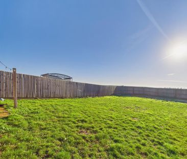 3 bedroom semi-detached house to rent - Photo 2