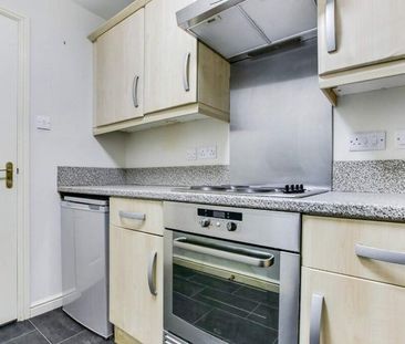 Queens Crescent - Photo 1