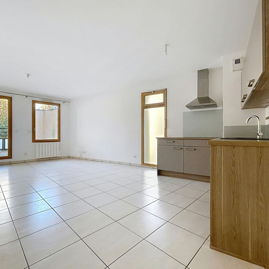 Lyon 7ème : Idéalement situé T3 avec cuisine aménagée, balcon, cave et parking - Photo 1