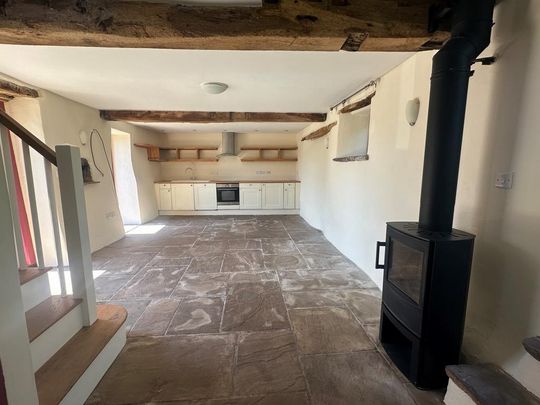 2 bedroom barn conversion to rent - Photo 1