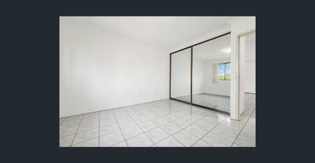 Cosy Two-Bedroom Apartment in a Prime Location - Photo 2