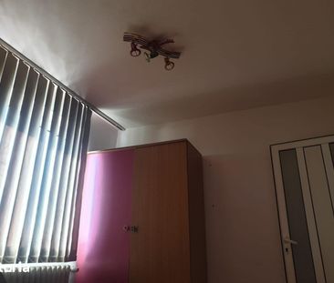 2 cam d 40 mp podu ros statia de tramvai mob si util liber 2000 lei - Photo 4