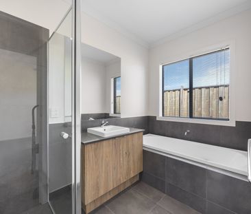 MODERN FAMILY HOME IN GREAT LOCATION AND AS NEW CONDITION - Photo 3