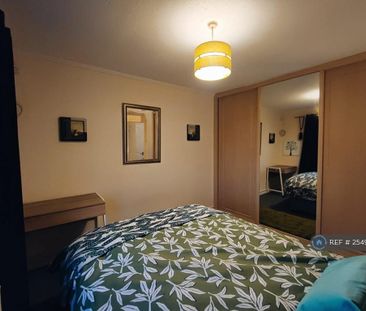 1 bedroom in a house share to rent - Photo 5