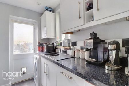 2 bedroom terraced house to rent - Photo 5