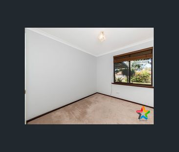 RARE 4 X 2 FAMILY HOME ! - Photo 4