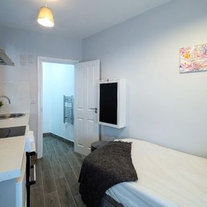 1 bedroom flat to rent - Photo 2