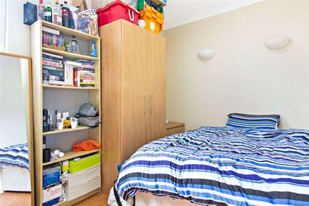 Three bedroom flat with a private garden that is ideal for sharers. - Photo 2