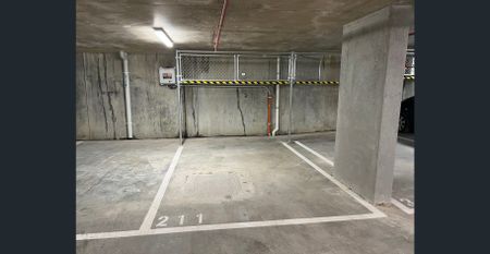 Luxury Living - 2 Bedroom Apartment with second bathroom and study. - Photo 3