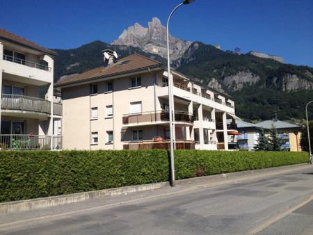 Location Appartement 2 pièces 40m² SALLANCHES 74700 - Photo 2