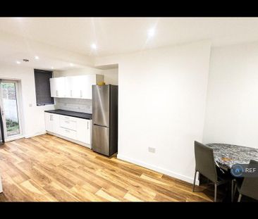 1 bedroom in a house share to rent - Photo 6