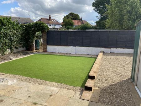 1 bedroom in a house share to rent - Photo 4