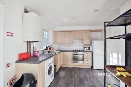 Rutherford Close, Uxbridge, UB8 - Photo 4