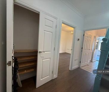 4 bedroom detached house to rent - Photo 3